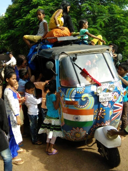 Children inspecting the Rickshaw from every angle