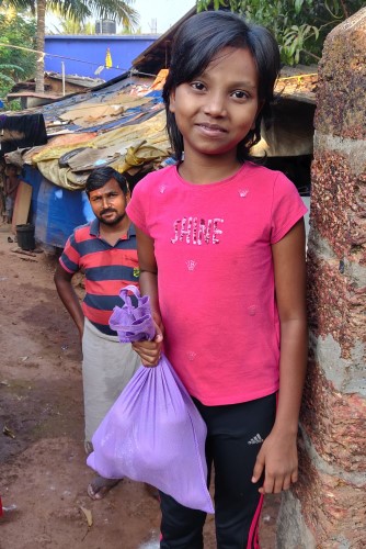 Giving out vegetables