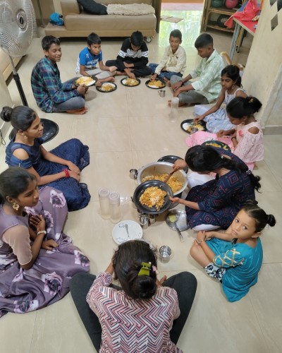 Lunch time at Outreach